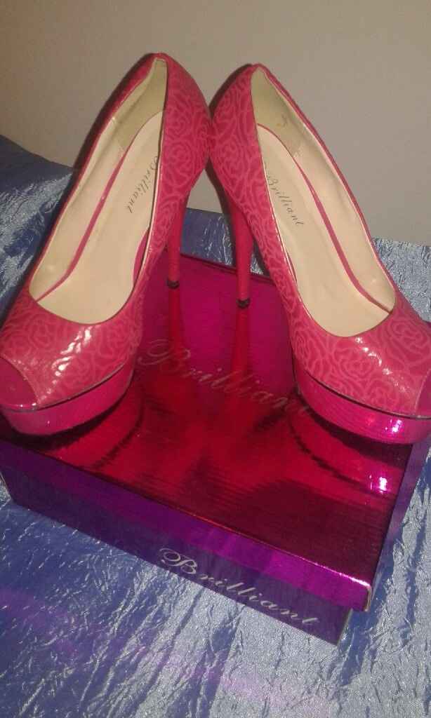 Scarpe fuxia...? - 1