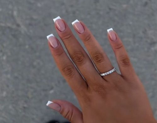 Unghie: nail art o french manicure? 2