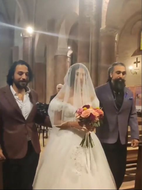 Sposine chi vi accompagnerà/ chi vi ha accompagnato all’altare?🤍🥰 1