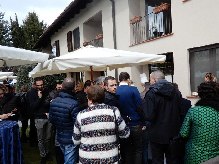 vi piace che si formi la coda per mangiare?