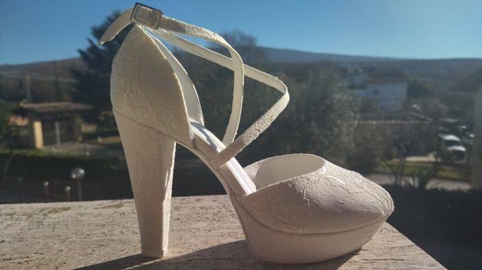 Scarpe bianche, nude o argento? 10