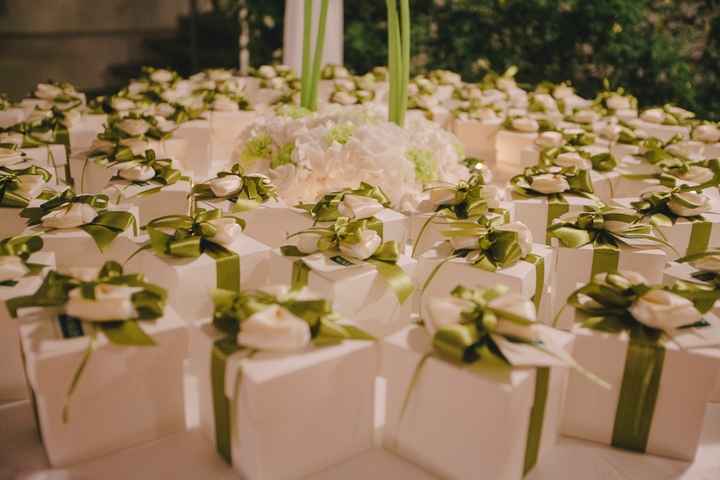 Tavolo bomboniere con centrotavola mozzato :(