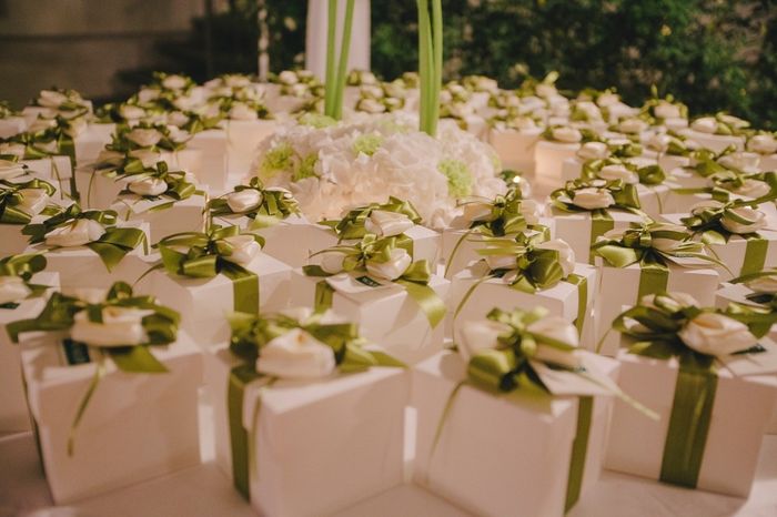 Tavolo bomboniere con centrotavola mozzato :(