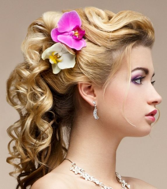 Acconciatura con fiori 4