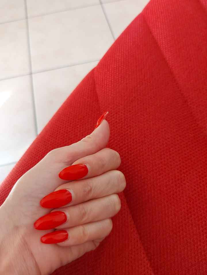 Molti colori, poche unghie! Invitata, che smalto preferisci? - 1