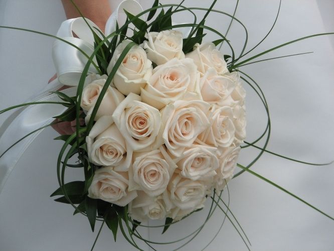 Per chi opterà per un bouquet di rose bianche... - 1