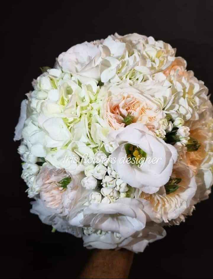 Il tuo bouquet nuziale: fiori bianchi o colorati? / Your Bridal Bouquet: Color or White Blooms? - 1