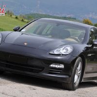 Auto moderna sportiva - 2