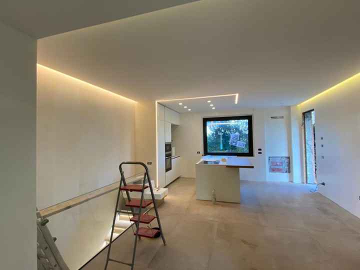 Gres su pavimento esistente e Infissi - 1