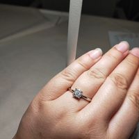 E ora mostraci una foto del tuo anello di fidanzamento! - 1