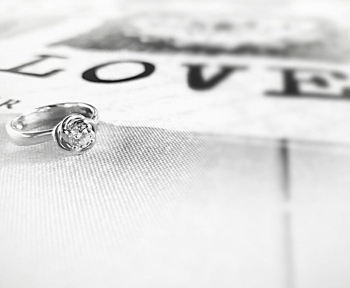 Scegli il tuo anello di fidanzamento per completare il look sposa - 1