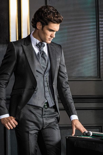 Di che colore deve essere l'abito dello sposo? 3