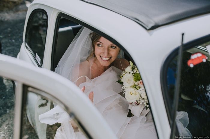 Tips per salire dall'auto con il vestito da sposa - 1