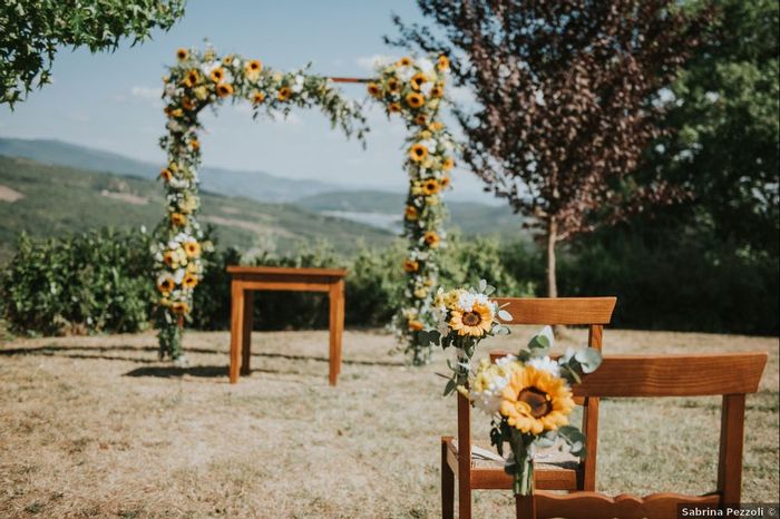 Giallo e grigio: come decorare le tue nozze con i due colori di tendenza del 2021 8