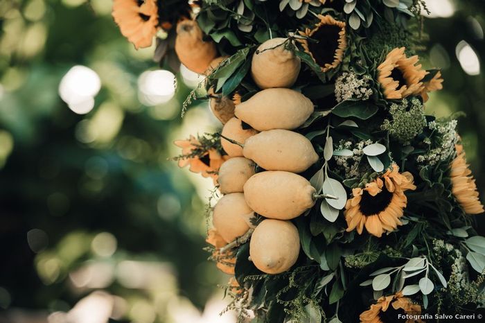 Decorazioni di nozze con frutta: 🍋 o 🧄? 1