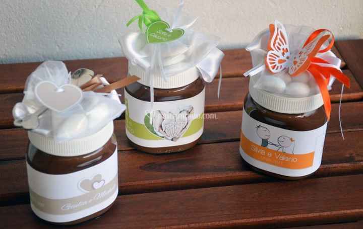 Vasetti di Nutella personalizzati con l'etichetta degli sposi