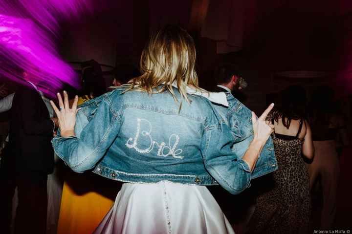 Giacca di jeans come accessorio sposa: sì o no? - 1