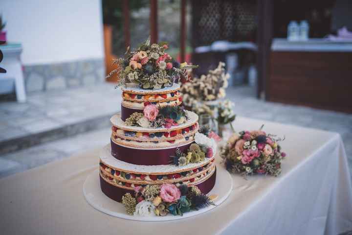 Torta nuziale: bianca, colorata o... - 2