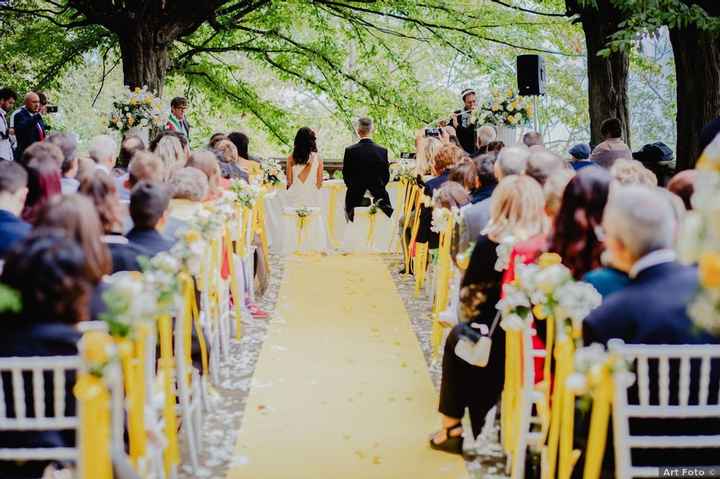 Giallo e grigio: come decorare le tue nozze con i due colori di tendenza del 2021 - 7