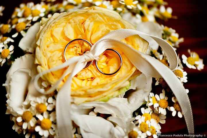 Giallo e grigio: come decorare le tue nozze con i due colori di tendenza del 2021 - 12