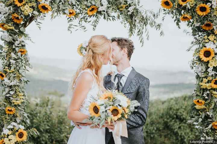 Giallo e grigio: come decorare le tue nozze con i due colori di tendenza del 2021 - 28