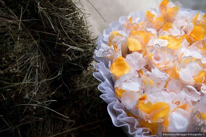 Giallo e grigio: come decorare le tue nozze con i due colori di tendenza del 2021 - 34