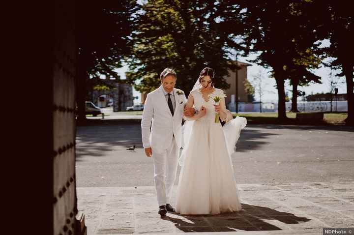 Papà della sposa in abito chiaro: ✅ o ✖️ - 1