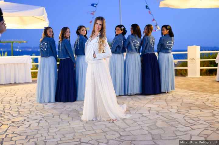 Giacca di pelle come accessorio sposa: 😍, 😏 o 😱? - 1