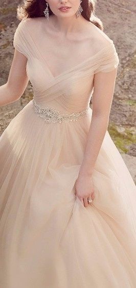 Abiti da sposa color champagne