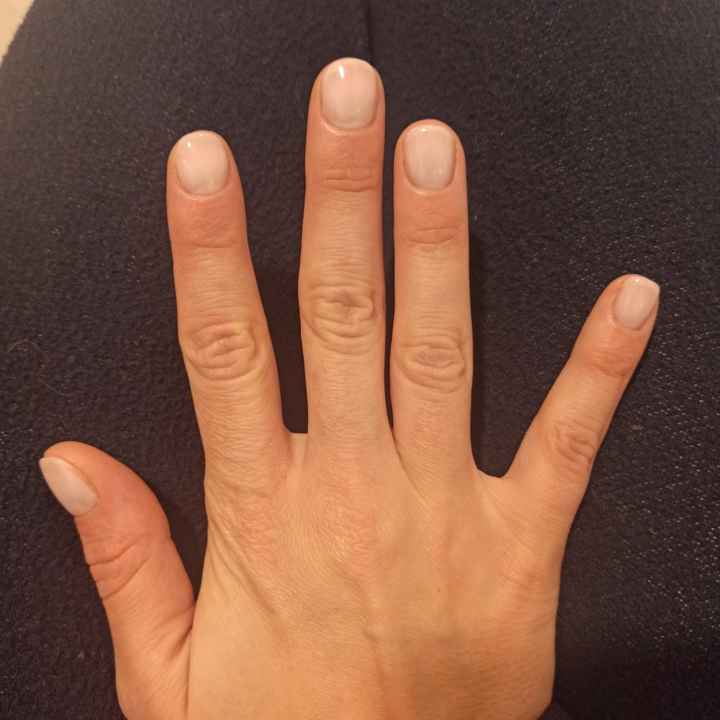 Unghie con smalto normale  vs babyboomer - 2