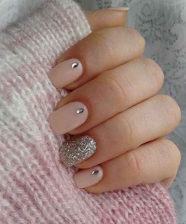 nude manicure