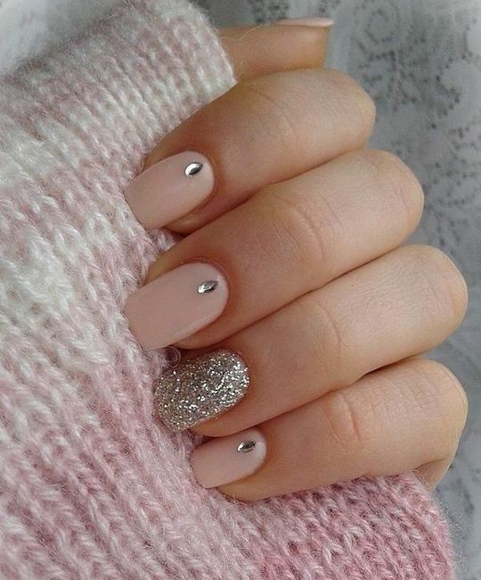 nude manicure