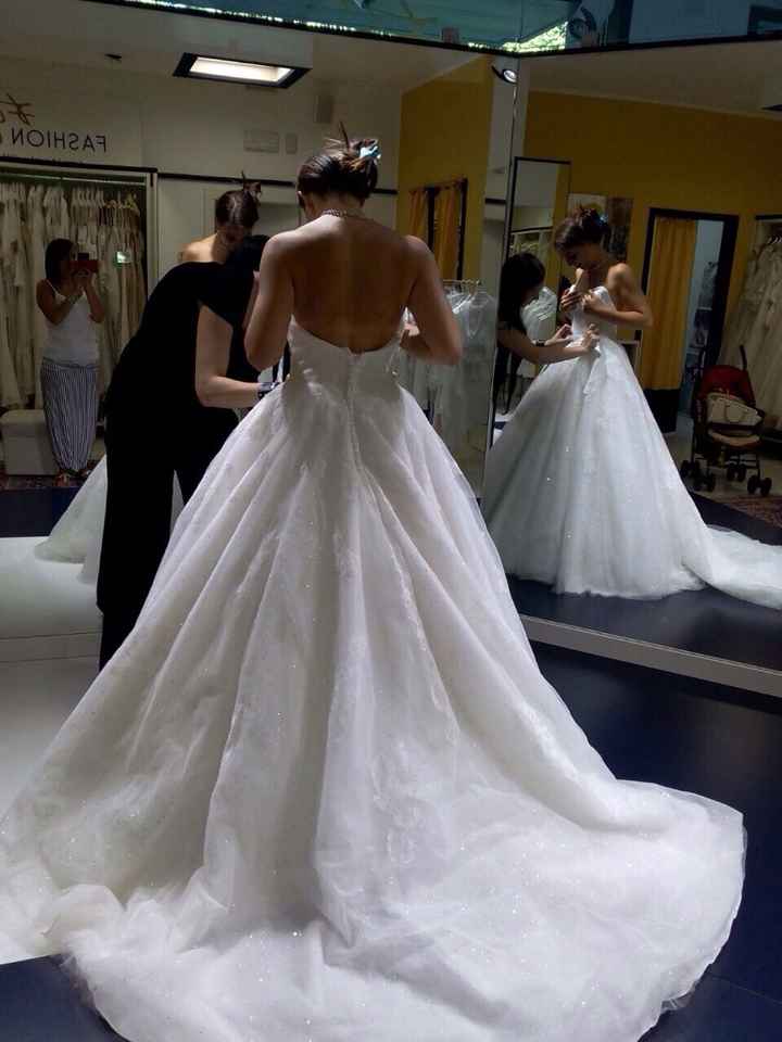 Mi fate vedere i vostri abiti? - 2