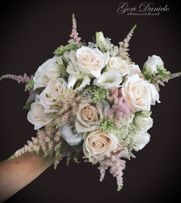 Bouquet Sposa rose e lisanthius 1