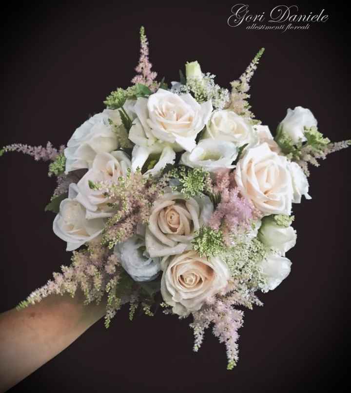 Bouquet Sposa rose e lisanthius - 1
