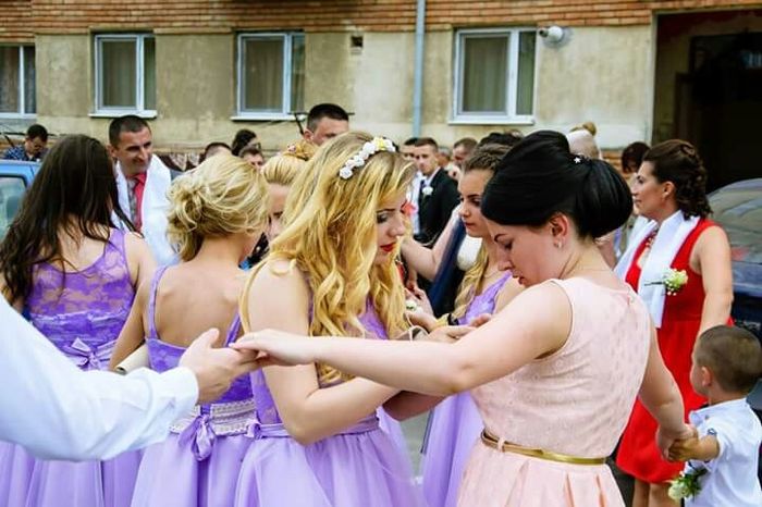 Una sola damigella adulta - 3