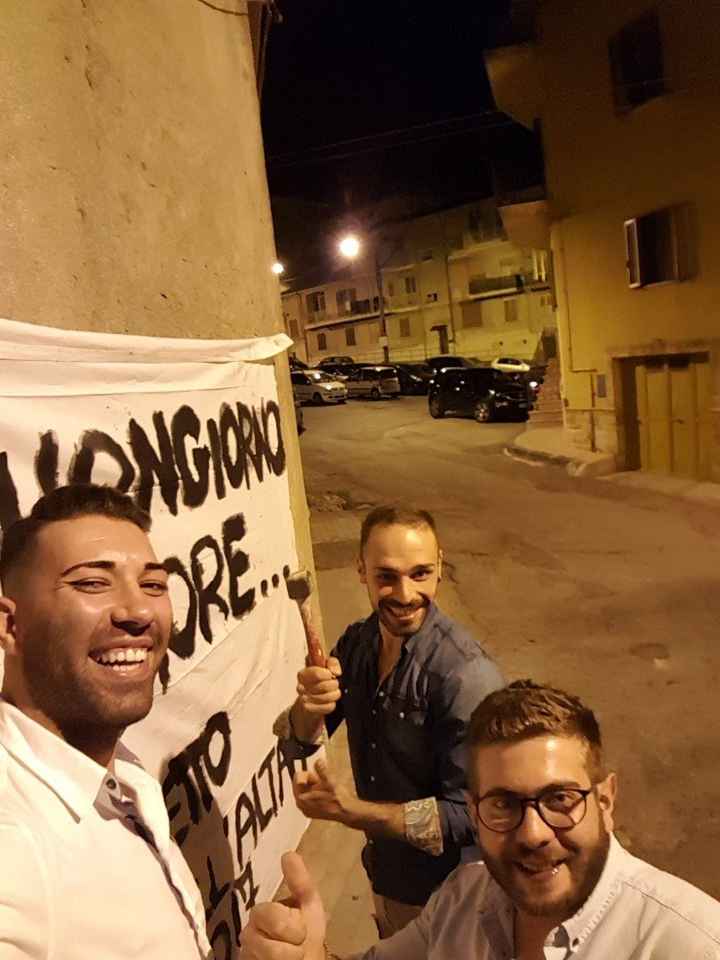 Felici, attaccano il lenzuolo