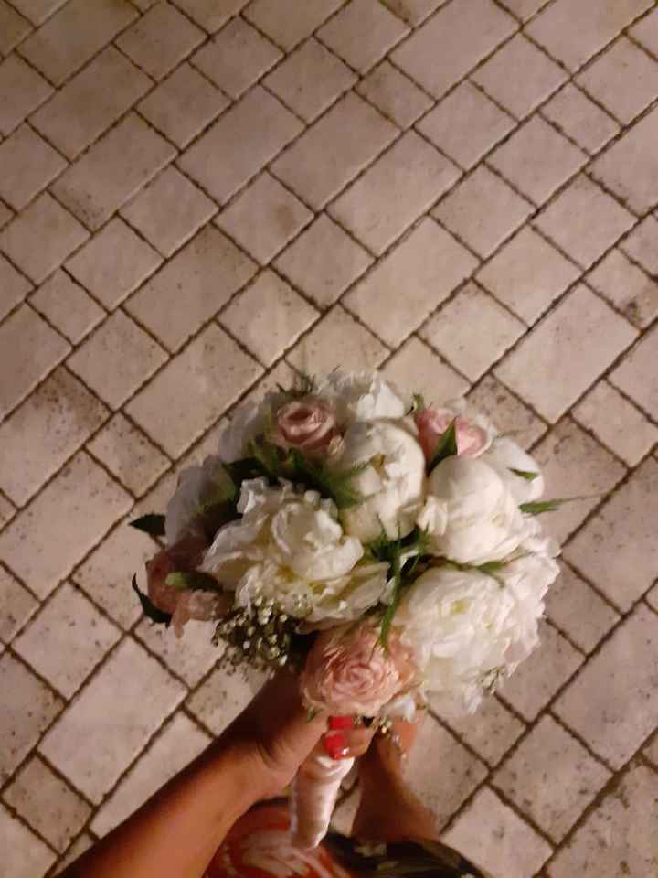 Voi da qundo vi siete fidanzate hai matrimoni k siete andate quant bouquet  avete preso 😁💪 - 1