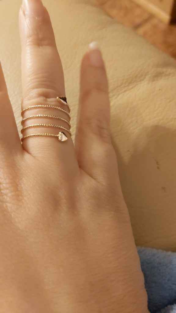 E ora mostraci una foto del tuo anello di fidanzamento! - 1