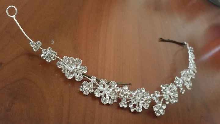 Con o senza accessori per capelli? - 1