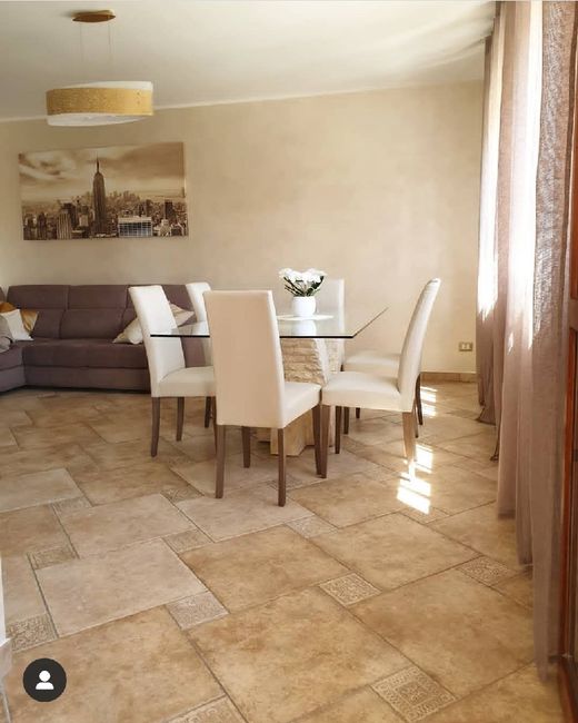 Divano color bordeaux 1