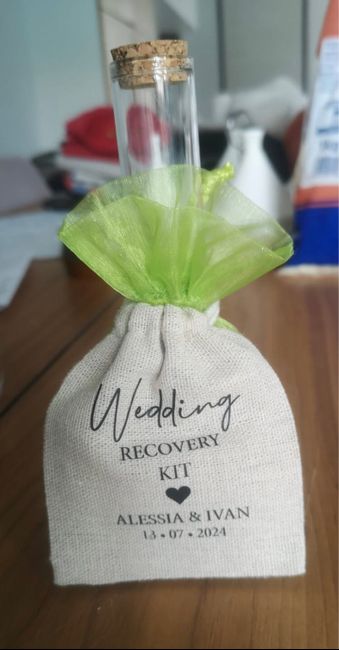 Cortesie per gli ospiti: wedding bag & Hangover kit - 1