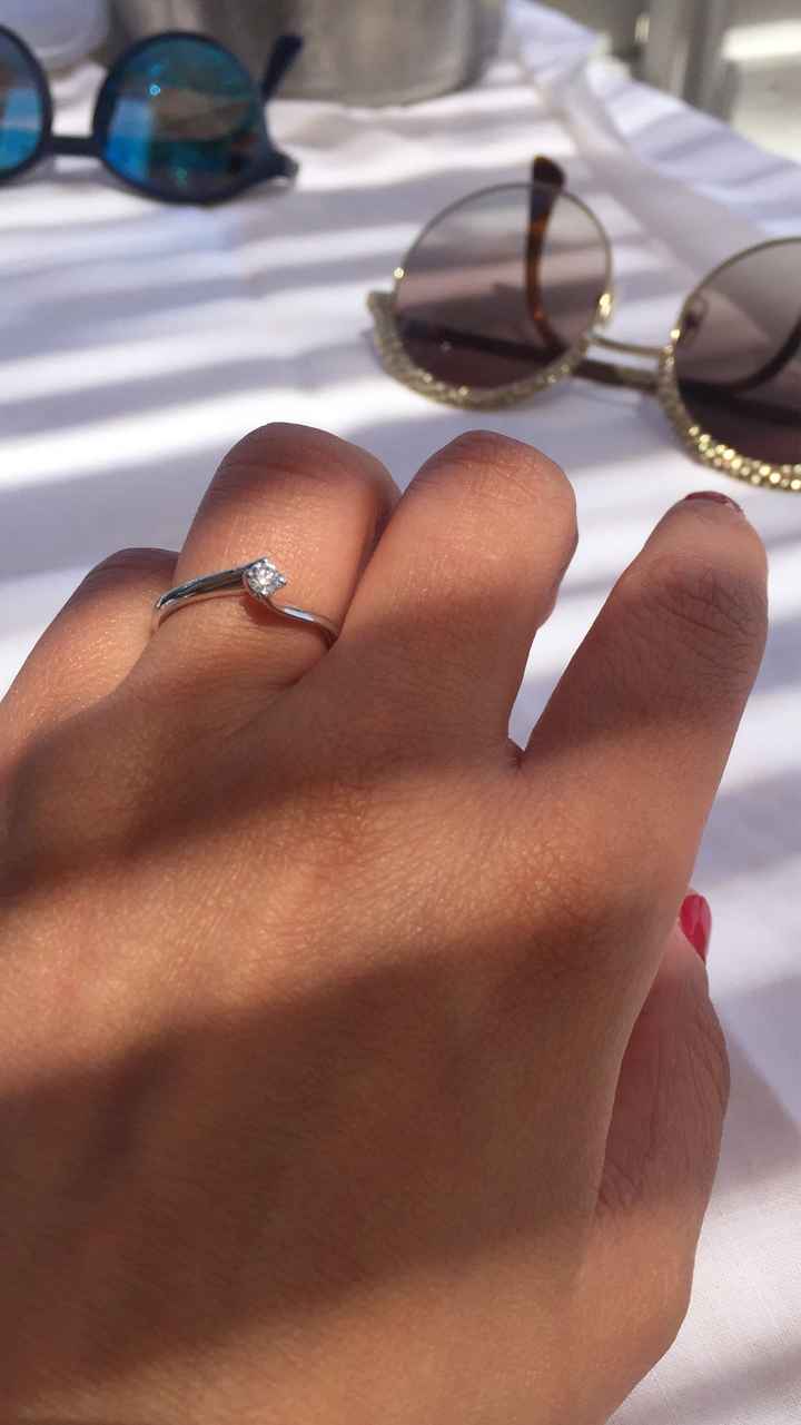 E ora mostraci una foto del tuo anello di fidanzamento! - 1