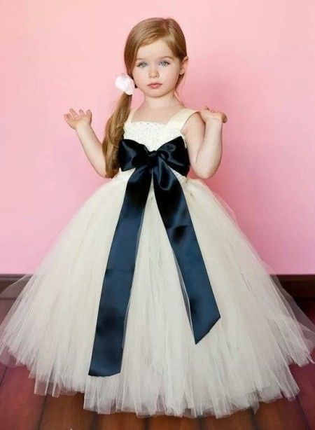 Vestito damigella bambina: quale tra questi 6 modelli preferite per le vostre piccole damine? - 1