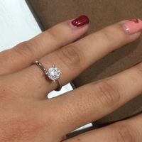 Mi fate vedere i vostri anelli di fidanzamento? - 1