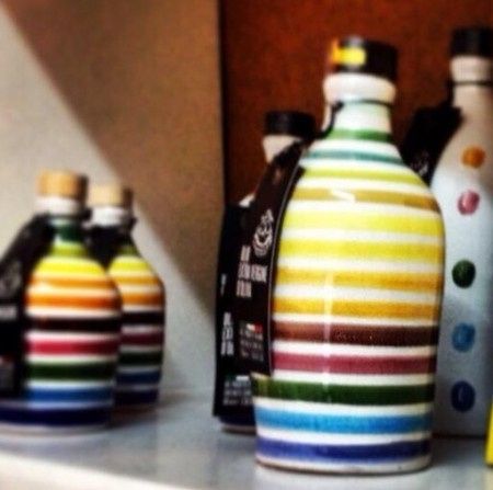 Olio EVO in bottiglia di ceramica decorata