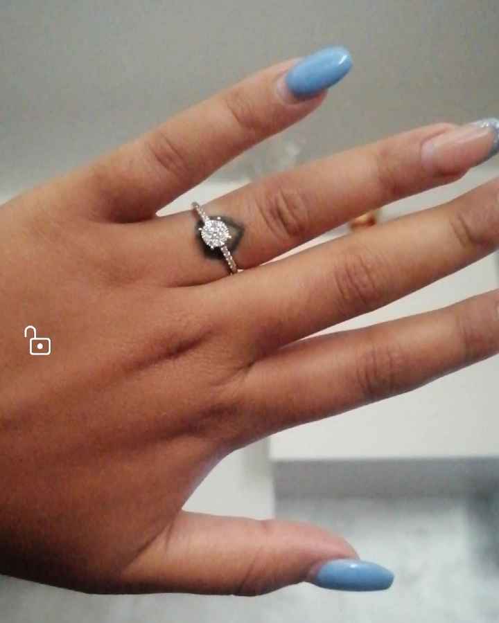 E ora mostraci una foto del tuo anello di fidanzamento! - 1