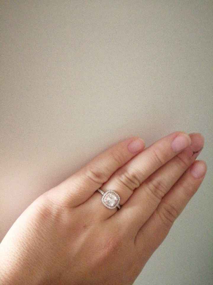 E ora mostraci una foto del tuo anello di fidanzamento! - 1