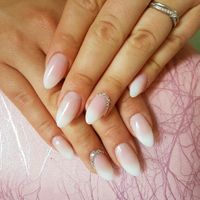 Ricostruzione unghie con french e brillantini - 1