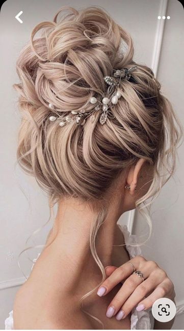 Acconciatura forse, trucco no 🫤 3